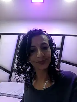 AriannaRussell  online show from May 3, 1:15 pm