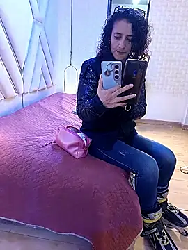 AriannaRussell  online show from March 24, 1:11 pm