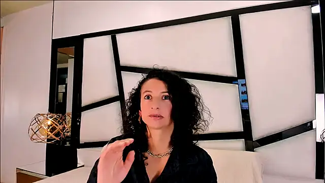 AriannaRussell  online show from April 20, 3:35 pm