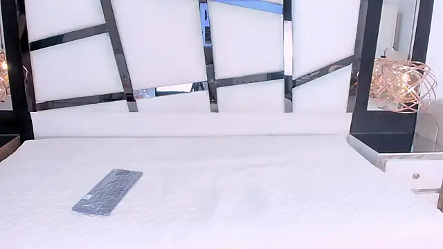 AriannaRussell  online show from February 24, 2:18 pm