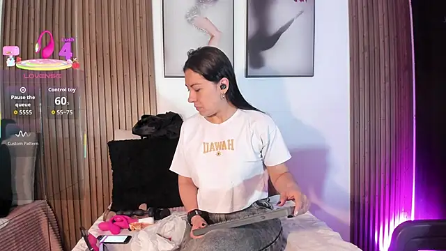 Snapshot of Ella_Rousse chatting on November 29, 2:06 pm Ella Rousse online show from November 29, 2:06 pm