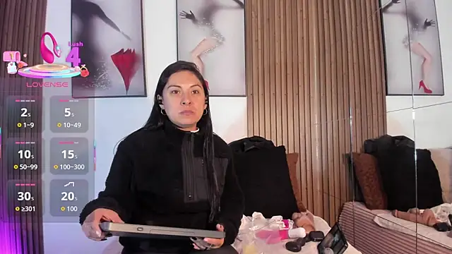 Snapshot of Ella_Rousse chatting on December 3, 11:53 am Ella Rousse online show from December 3, 11:53 am