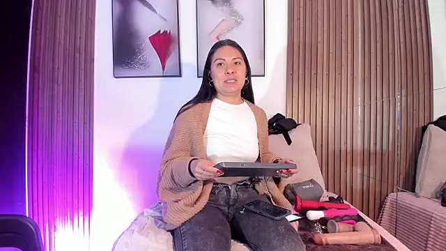 Ella Rousse online show from February 14, 3:56 pm