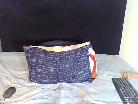 Snapshot of RayaBae chatting on December 23, 12:11 am RayaBae online show from December 23, 12:11 am