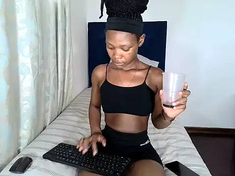 RayaBae online show from December 13, 1:01 pm