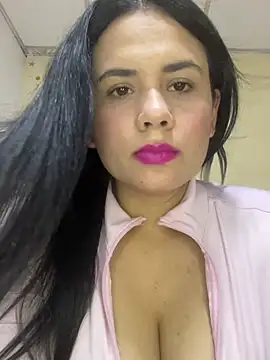 Snapshot of Leyna_Kenet chatting on May 17, 1:38 am Leyna Kenet online show from May 17, 1:38 am