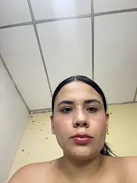 Snapshot of Leyna_Kenet chatting on June 10, 3:19 am Leyna Kenet online show from June 10, 3:19 am