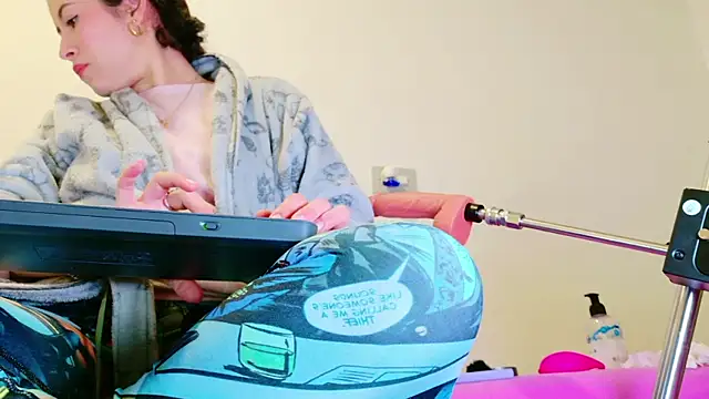 Snapshot of NeredaXxx chatting on February 14, 9:37 pm NeredaXxx online show from February 14, 9:37 pm