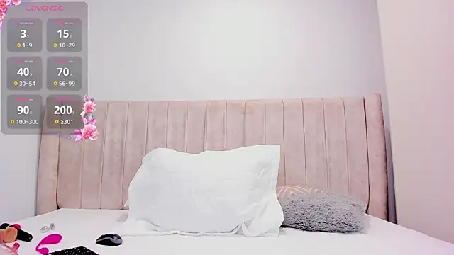 adhitii online show from April 14, 11:37 am