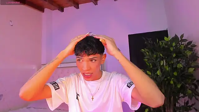 im sebaslopez online show from February 12, 7:46 pm