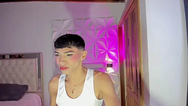 im sebaslopez online show from December 22, 11:32 am