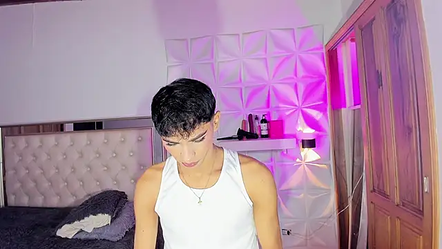 im sebaslopez online show from February 14, 6:57 am