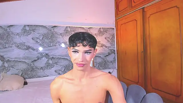 im sebaslopez online show from May 4, 1:42 am