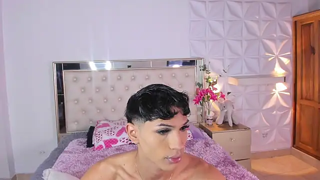 im sebaslopez online show from June 2, 11:43 am
