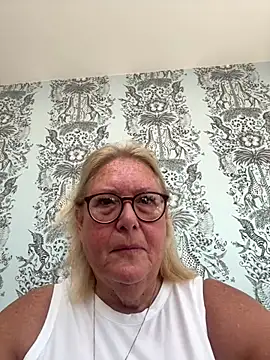 MoistCurveyChanel online show from July 15, 8:54 am