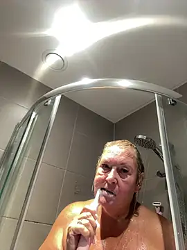 MoistCurveyChanel online show from July 10, 11:32 am