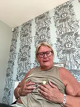 MoistCurveyChanel online show from July 17, 10:45 am