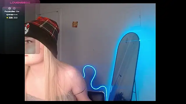 Snapshot of livcutebaby chatting on February 21, 12:38 am livcutebaby online show from February 21, 12:38 am