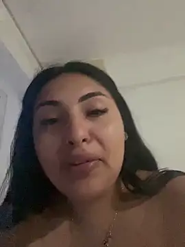 Snapshot of beatrix_001 chatting on December 22, 10:32 pm beatrix 001 online show from December 22, 10:32 pm