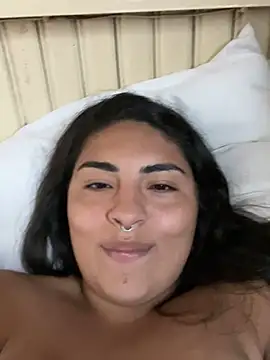 Snapshot of beatrix_001 chatting on December 10, 4:38 pm beatrix 001 online show from December 10, 4:38 pm