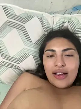 Snapshot of beatrix_001 chatting on December 6, 8:10 am beatrix 001 online show from December 6, 8:10 am