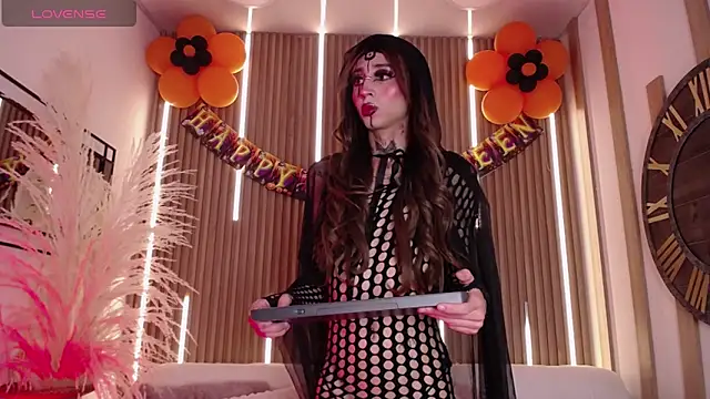 Aniie Doll online show from October 29, 9:25 pm