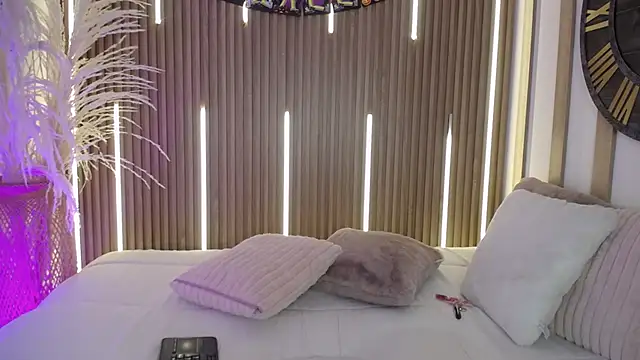 Aniie Doll online show from October 17, 8:21 pm