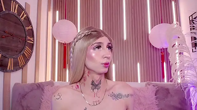 Aniie Doll online show from January 13, 8:35 pm