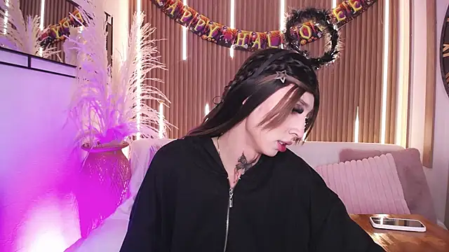 Aniie Doll online show from October 26, 8:20 pm