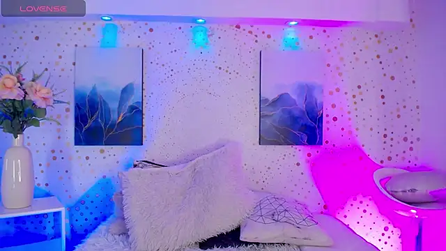 Aniie Doll online show from February 4, 8:15 pm