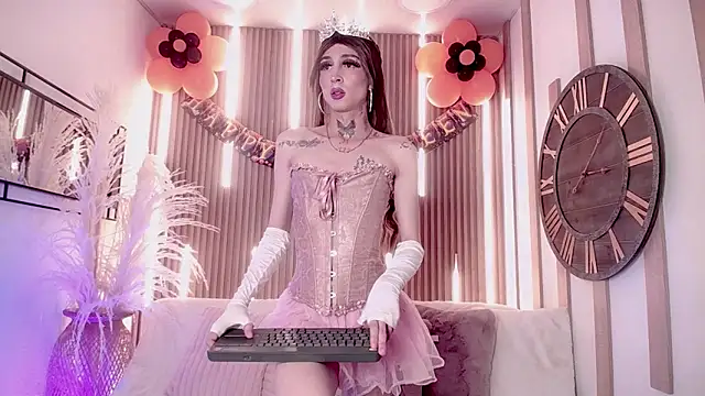 Aniie Doll online show from October 11, 8:10 pm