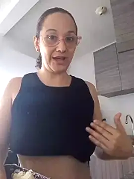 Snapshot of nicolle_milf1978 chatting on June 10, 12:50 pm nicolle milf1978 online show from June 10, 12:50 pm