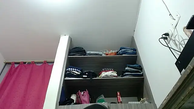 nicolle milf1978 online show from April 24, 11:07 pm