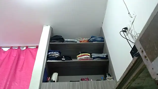 nicolle milf1978 online show from April 17, 10:34 pm