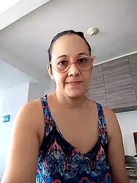 nicolle milf1978 online show from May 22, 2:37 pm