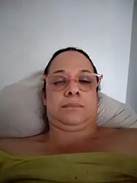 Snapshot of nicolle_milf1978 chatting on June 25, 12:10 pm nicolle milf1978 online show from June 25, 12:10 pm