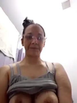 Snapshot of nicolle_milf1978 chatting on June 14, 4:25 am nicolle milf1978 online show from June 14, 4:25 am