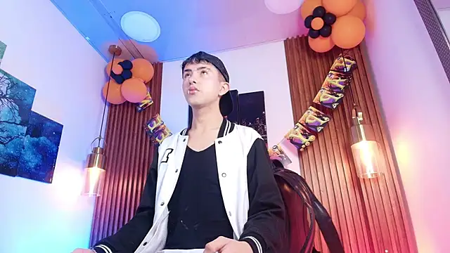 Noah Xitruxx online show from October 31, 2:52 am