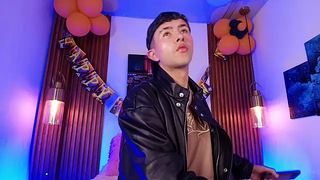 Noah Xitruxx online show from October 28, 2:45 am