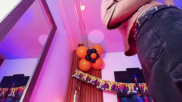 Noah Xitruxx online show from October 9, 3:18 am