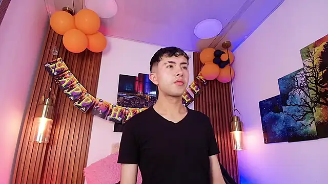 Noah Xitruxx online show from October 22, 2:33 am