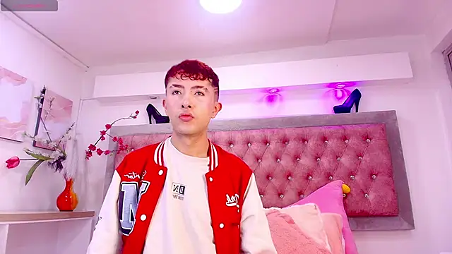 Noah Xitruxx online show from November 12, 1:04 pm