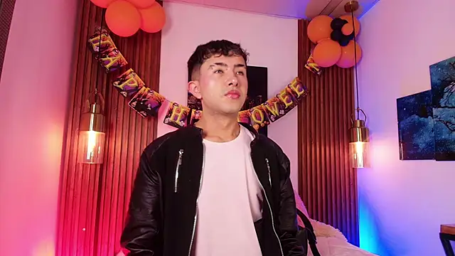 Noah Xitruxx online show from October 26, 2:45 am