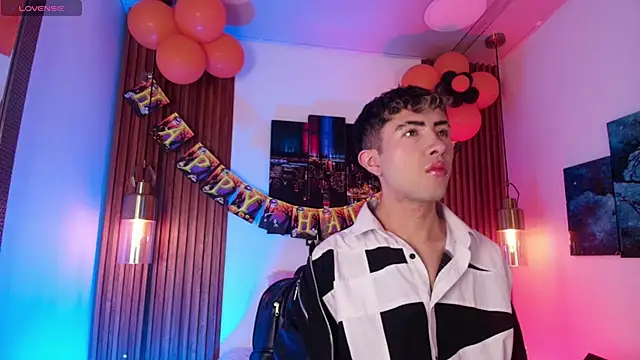 Noah Xitruxx online show from October 19, 2:47 am