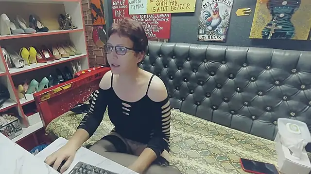 Snapshot of Lily4yourfun chatting on November 9, 7:23 am Lily4yourfun online show from November 9, 7:23 am