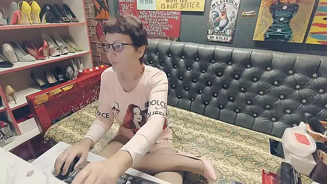 Snapshot of Lily4yourfun chatting on October 12, 5:31 am Lily4yourfun online show from October 12, 5:31 am