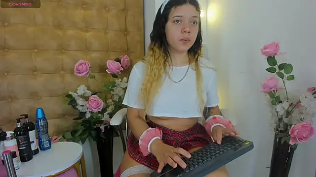 Snapshot of hanna__jadidi chatting on February 12, 3:39 am hanna jadidi online show from February 12, 3:39 am