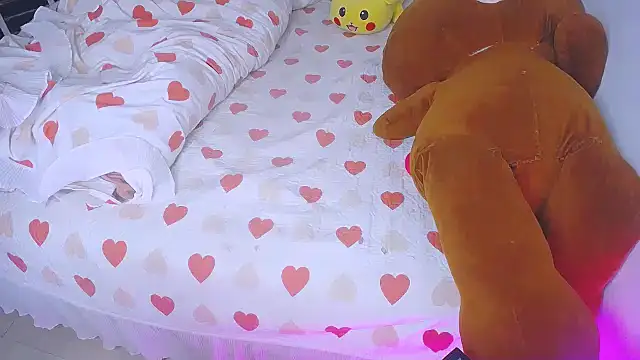 Snapshot of squirtsimi_9 chatting on January 13, 3:45 am squirtsimi 9 online show from January 13, 3:45 am