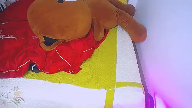 Snapshot of squirtsimi_9 chatting on December 21, 8:18 am squirtsimi 9 online show from December 21, 8:18 am