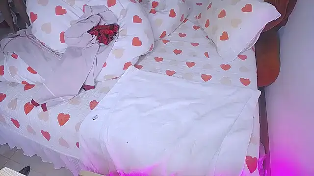 Snapshot of squirtsimi_9 chatting on January 10, 3:39 am squirtsimi 9 online show from January 10, 3:39 am